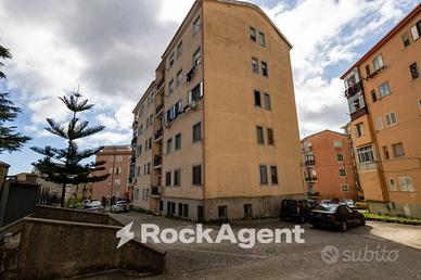 BILOCALE A MATERDOMINI CON POSTO AUTO IN CORTE REC