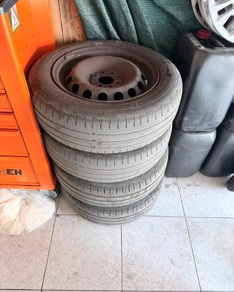 Cerchi+gomme+copricerchi 175/65 r14