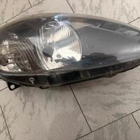 Faro anteriore lato dx