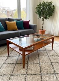 Tavolino di ciliegio in stile con piano in vetro