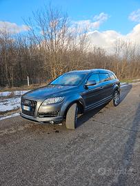 audi q7 s line. 7 posti 