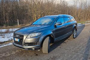 audi q7 s line. 7 posti 