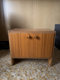 Set 2 comodini effetto noce Vintage