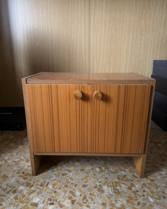 Set 2 comodini effetto noce Vintage