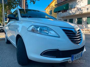 Lancia Ypsilon 1.2 69 CV 5 porte S&S Platinum