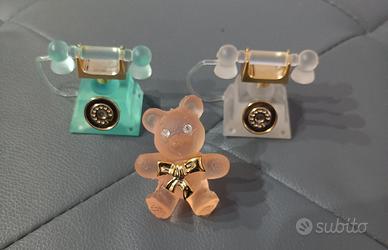 Miniature di telefoni e Orsetto in plastica dura