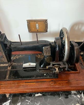 Macchina da cucire molto vintage