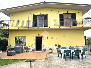 PORZIONE DI BIFAMILIARE A SONNINO