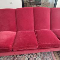 Divano antico  in velluto rosso