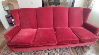 Divano antico  in velluto rosso