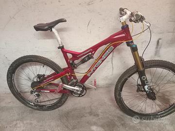 Bicicletta MTB intense
