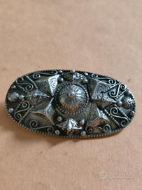 Spilla in argento epoca coloniale. 