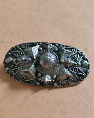 Spilla in argento epoca coloniale. 