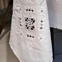 tovaglia ricamata a mano