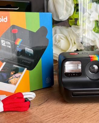Polaroid go