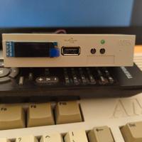 Emulatore floppy per Amiga e Atari ST con OLED