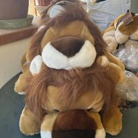 Pupazzo di peluche (3 leoni) in uno attaccati tra
