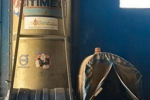 Mono spazzola per automezzi