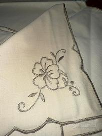 Tovaglioli in lino color Ecrú ricamati a mano