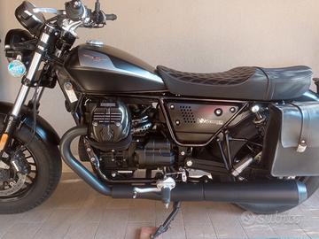Moto Guzzi V9 - 2021