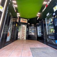 Negozio automatico H24 con distributori automatici