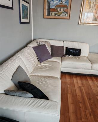 Divano in pelle ad angolo