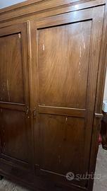 Armadio antico in legno