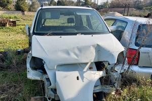 Opel agila 1.2 per ricambi