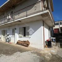 4 LOCALI A SELLIA MARINA