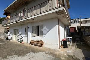 4 LOCALI A SELLIA MARINA