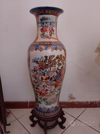 Vaso cinese con piedistallo in legno