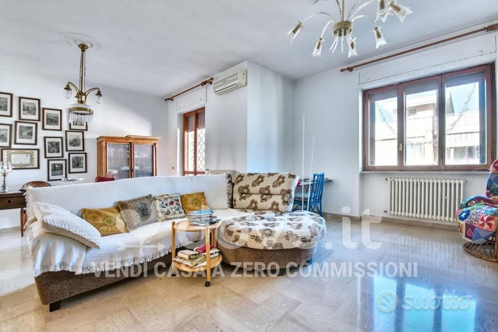 Appartamento di 138 m² con 3 locali e box auto a L