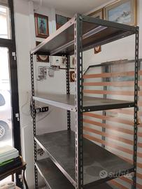 scaffale in metallo 