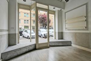 Negozio a Roma Via Marcantonio Bragadin 2 locali