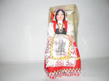 Bambola Souvenir di Orvieto con Abito Tradizionale