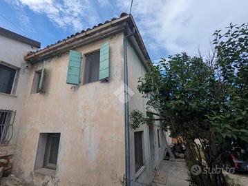 CASA DI CORTE A SAN CLEMENTE