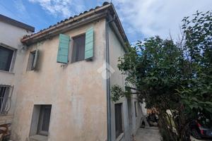 CASA DI CORTE A SAN CLEMENTE