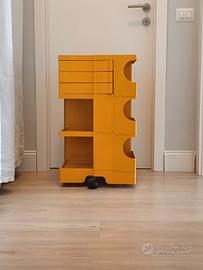 Carrello portaoggetti Boby  honey di Joe Colombo 