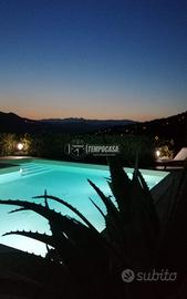 0ABCM - VILLA INDIPENDENTE CON PISCINA