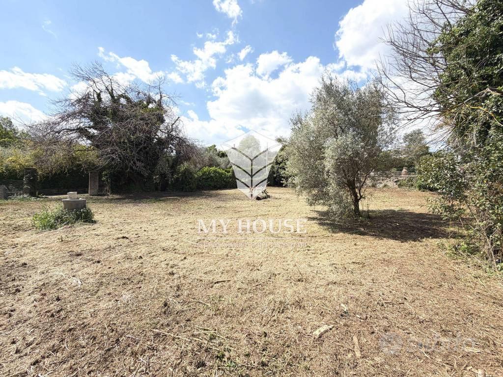 Terreno di 1335 m² a Lariano - Altro