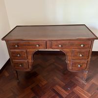 Scrittoio con poltroncina