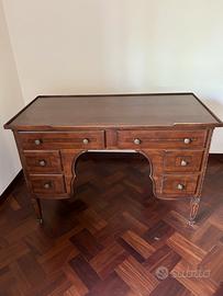 Scrittoio con poltroncina