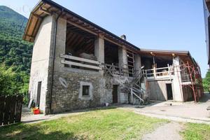 Rustico / Casale di 750 m² con più di 5 locali a P