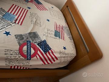 Letto singolo in legno