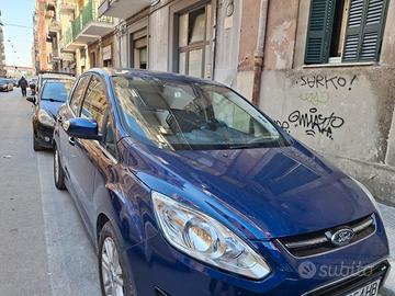 Ford C-Max spaziosa e affidabile