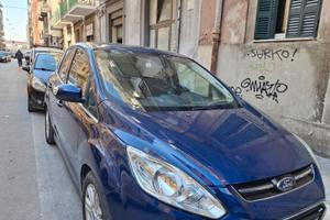 Ford C-Max spaziosa e affidabile
