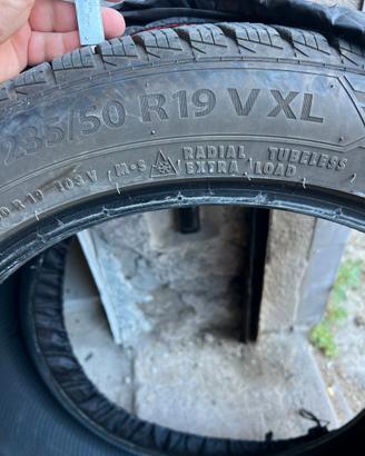 GOMME INVERNALI 235/50/R19