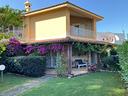 villa-con-giardino-in-bifamiliare