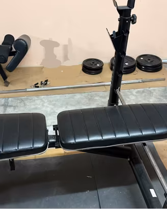 Panca con bilanciere ed 80kg di pesi
