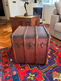 Antico baule da viaggio
